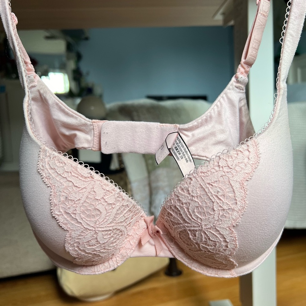 Victoria Secret bra in size 32B :)